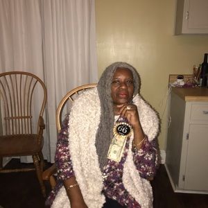 Meet your Posher, Ione